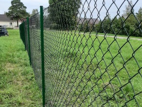 Забор из сетки рабицы в натяг 80 метров фото в Северном