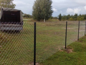 Забор из сетки рабицы в натяг 12 метров фото в Северном