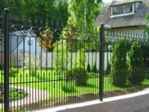 Кованые заборы на ленточном фундаменте 80 метров фото в Северном